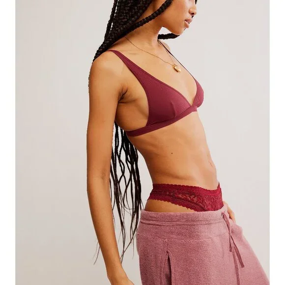 🎉LAST CHANCE🎉 FREE PEOPLE Collagen Yarn Triangle Bra / Port Royal - Picture 2 of 9